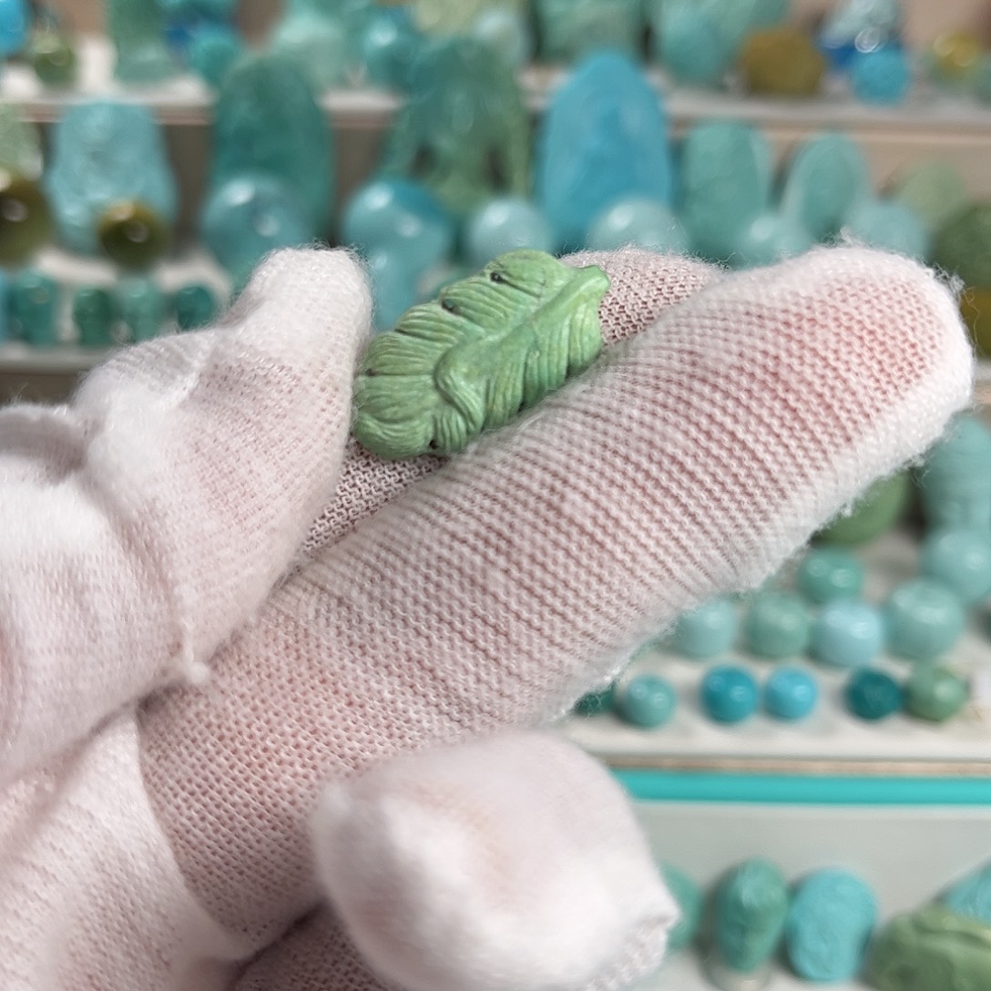 绿松石未镶嵌珠宝奇石