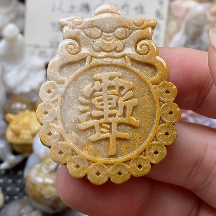 颈饰未镶嵌硅化珊瑚（珊瑚玉）金**舞