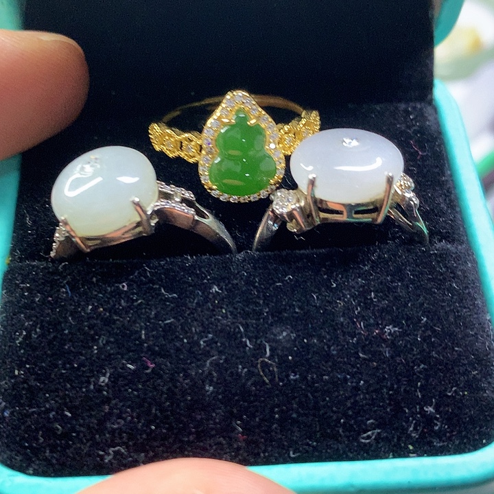 翡翠未镶嵌吊坠(赠链)多样性发货