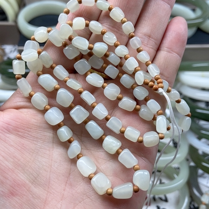 和田玉颈饰未镶嵌