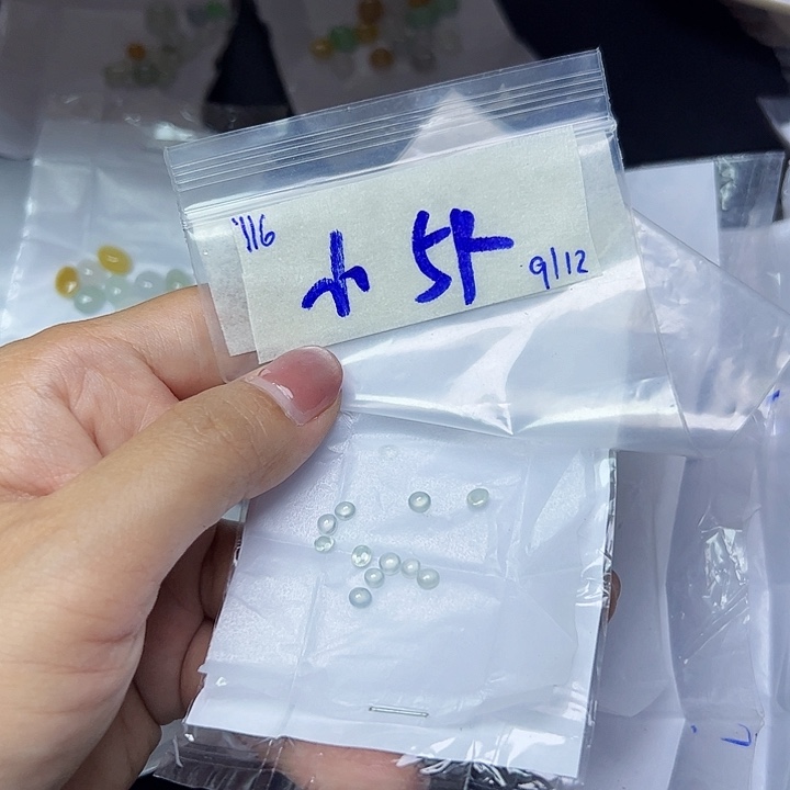 未镶嵌定制翡翠小*不