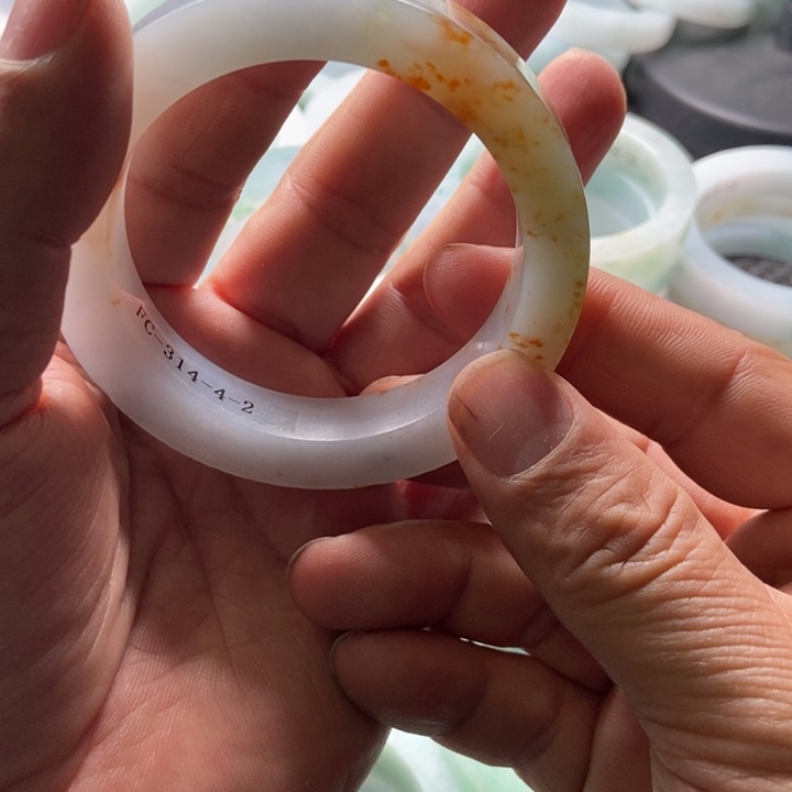 定制翡翠未镶嵌心****尘