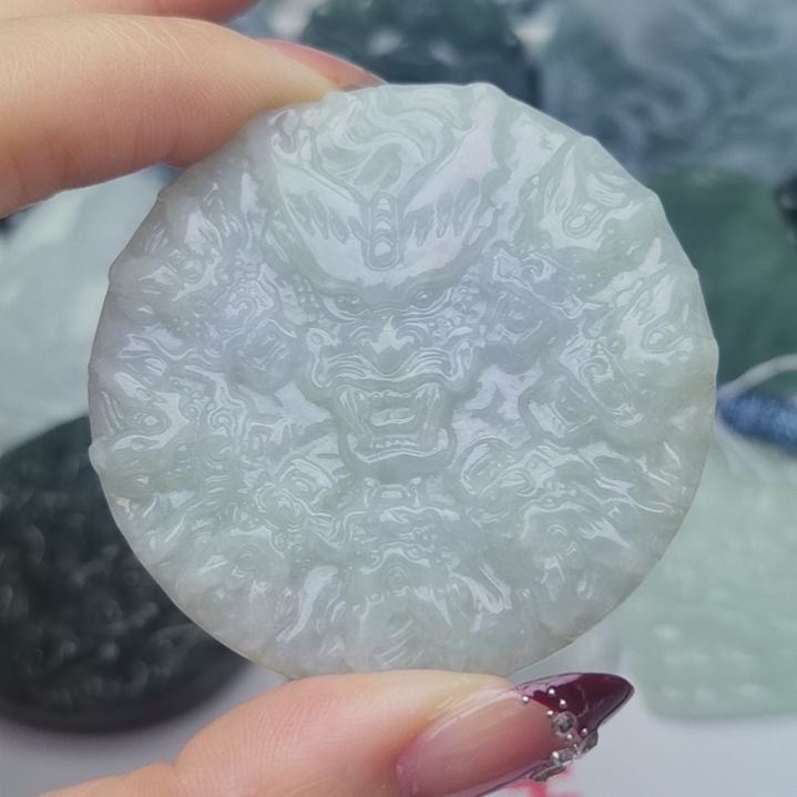 翡翠颈饰未镶嵌天然的A货翡翠