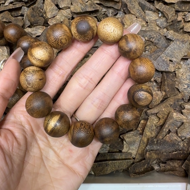 沉香手串白棋一条