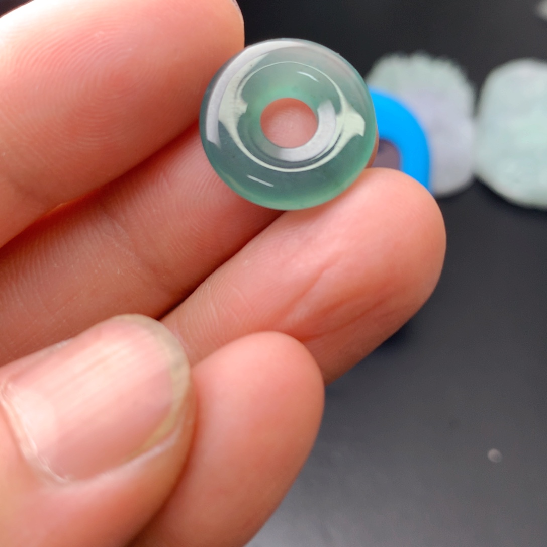 翡翠未镶嵌颈饰翡翠首饰和翡翠珠宝