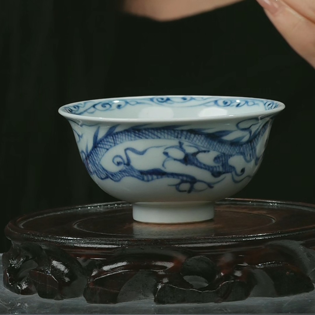 M青花龙纹主人杯