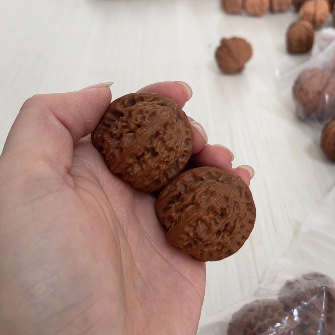 R***a文玩核桃吊坠白狮子36尺全品