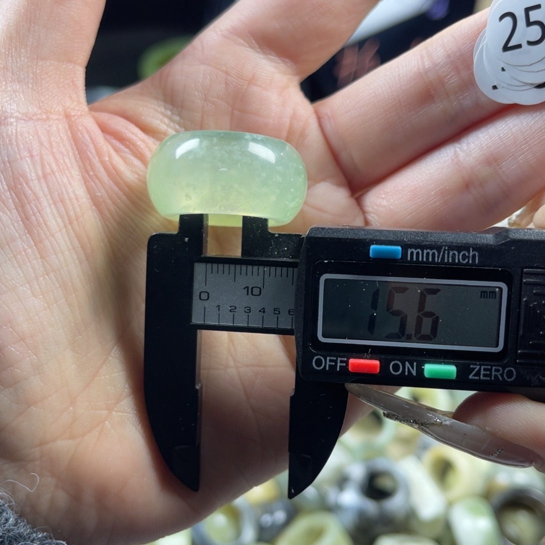 蛇纹石玉未镶嵌戒指