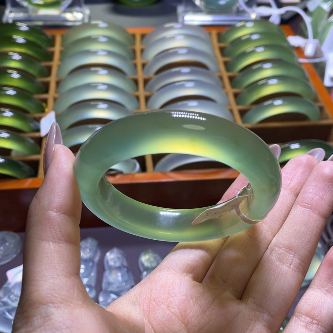 蛇纹石玉手镯未镶嵌5455