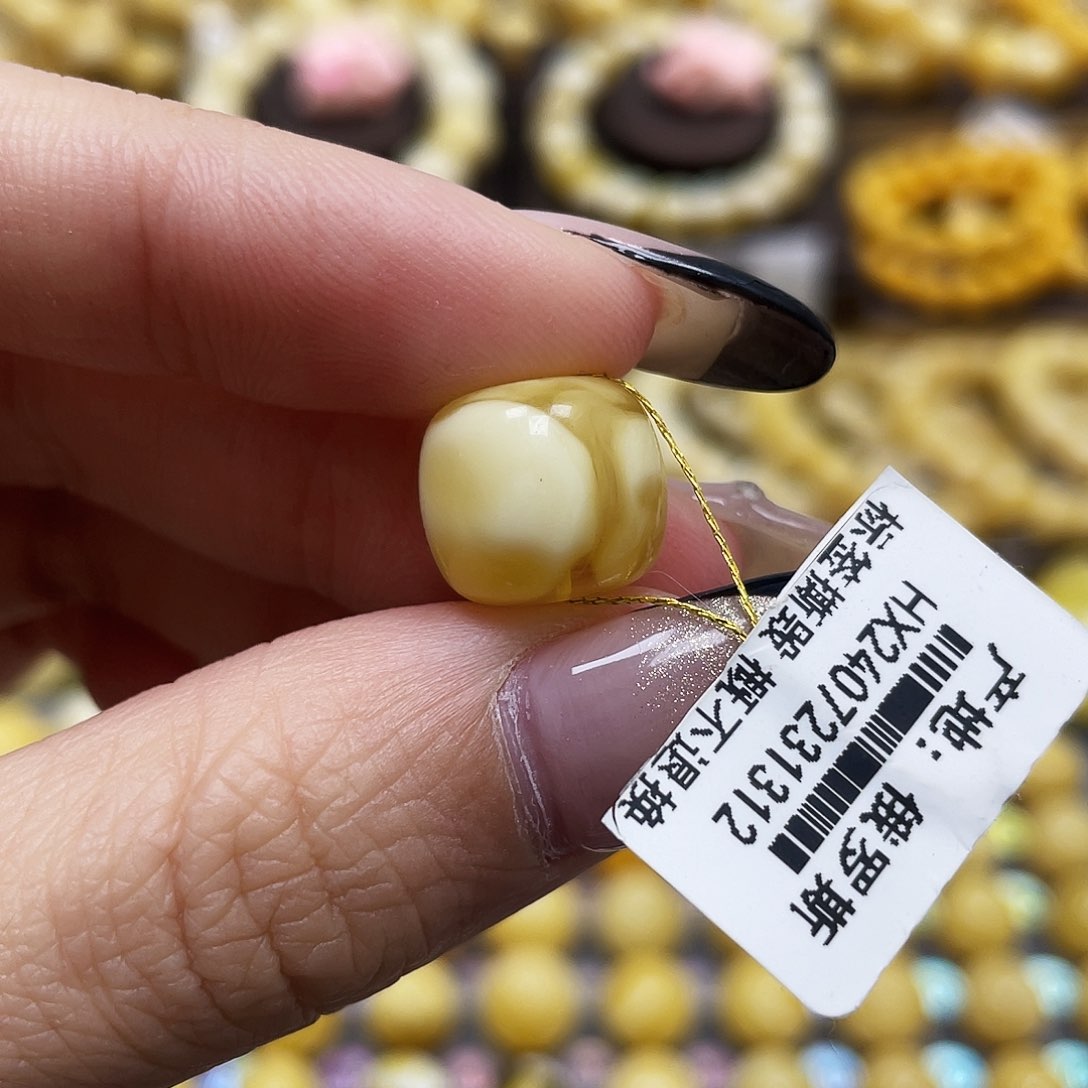 琥珀珠宝奇石未镶嵌13.3*12mm微瑕福利款