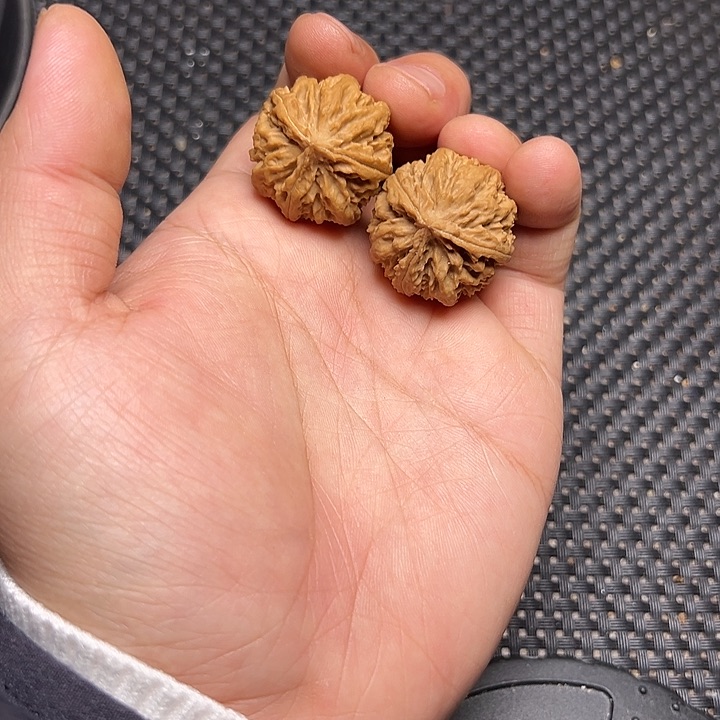 文玩核桃吊坠三棱