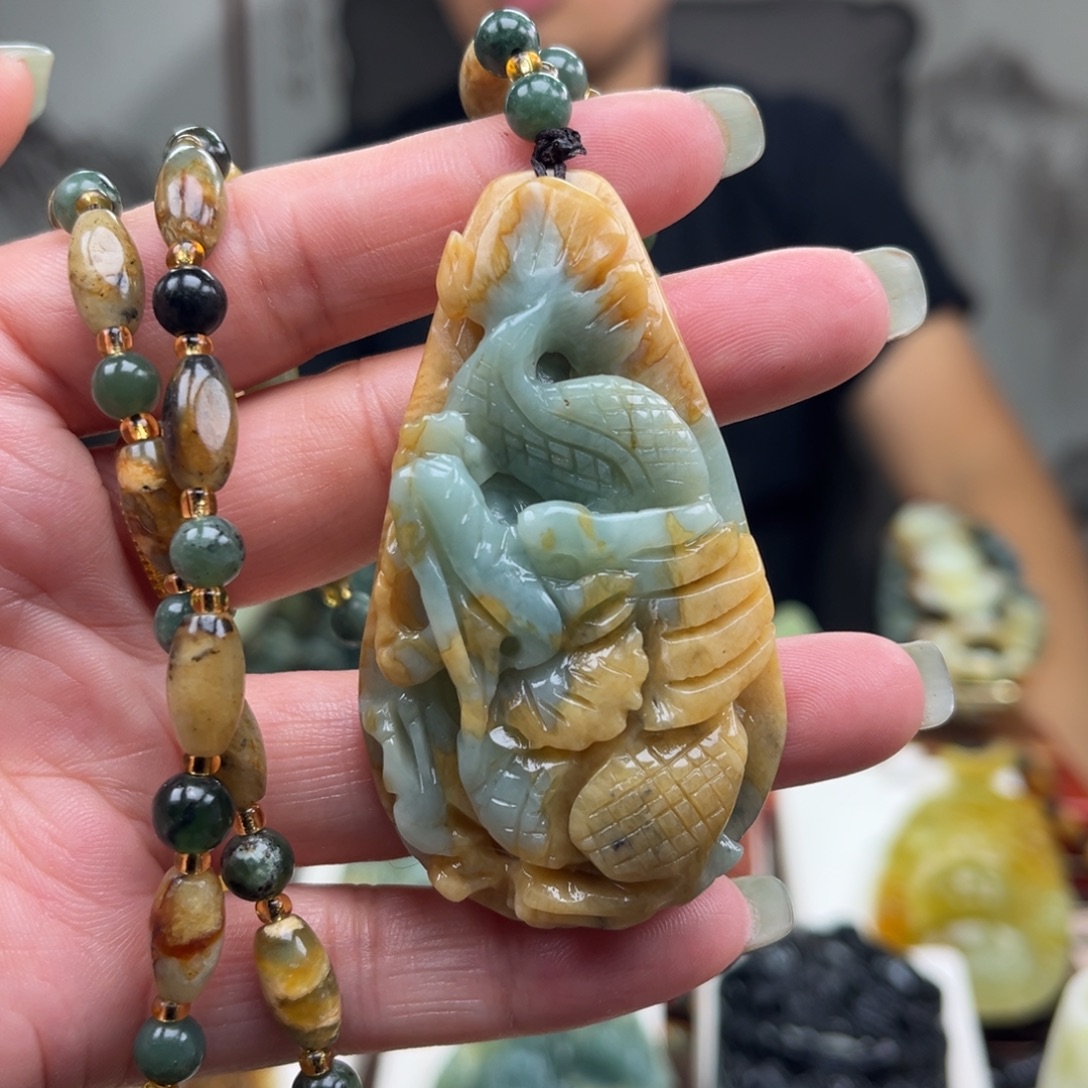 岫玉未镶嵌颈饰挂件