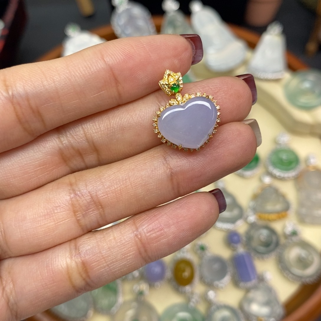 翡翠颈饰18K金镶嵌A货翡翠