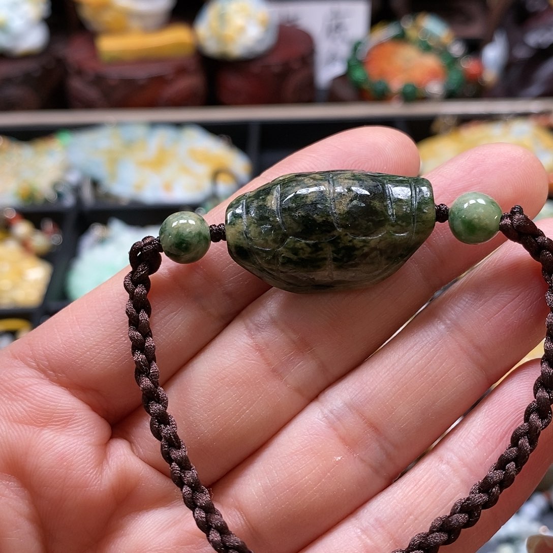 翡翠颈饰未镶嵌翡翠