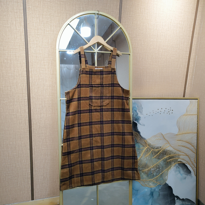 CJ31孕妇棕色格子背带裙M90-120XL140