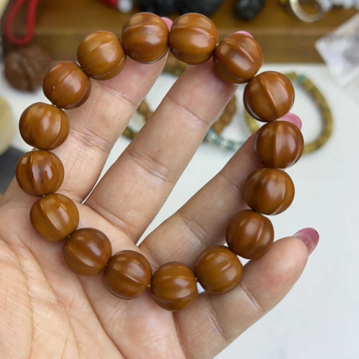 精工精雕龙炎料鲨鱼背猴头核桃手串