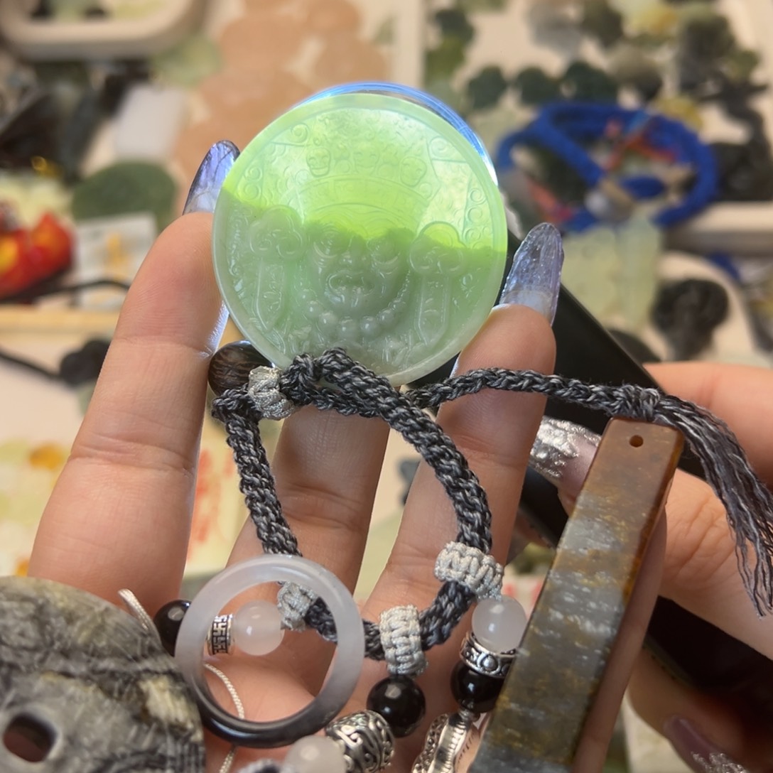 蛇纹石玉颈饰合金