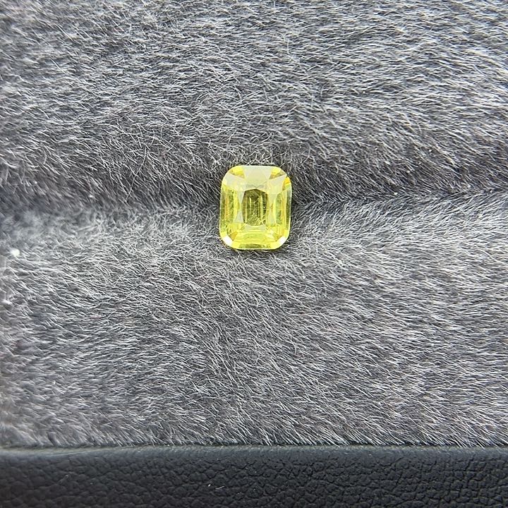 蓝宝石裸石未镶嵌