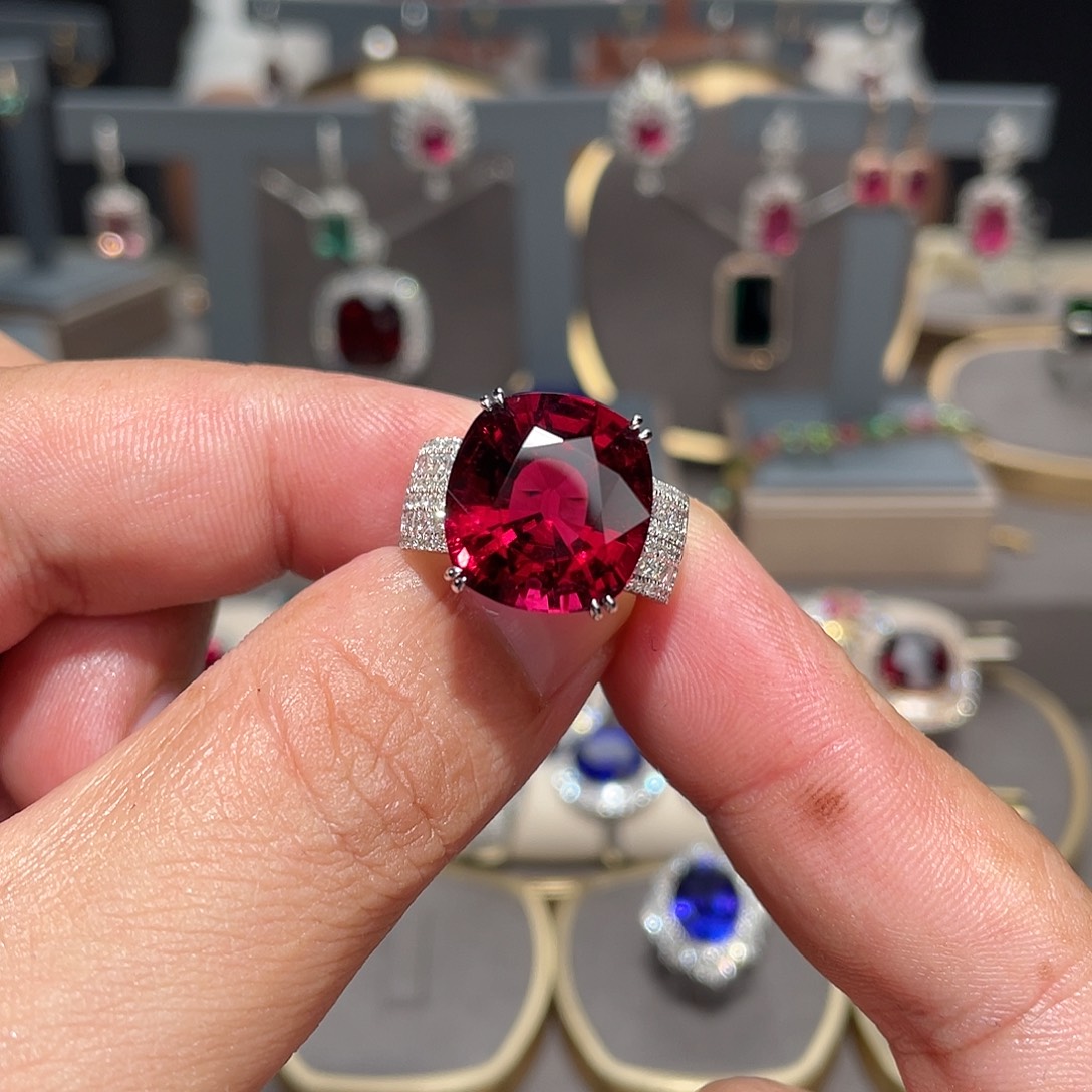 18K金镶嵌戒指碧玺12.55ct