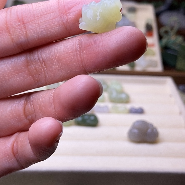 果***酱和田玉未镶嵌手链