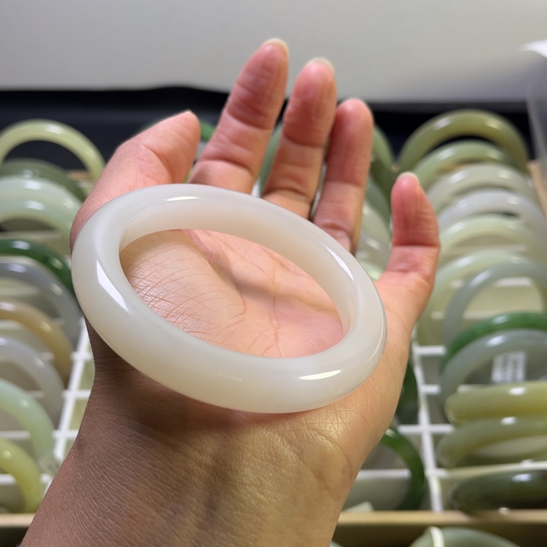 和田玉未镶嵌手镯54.8圈