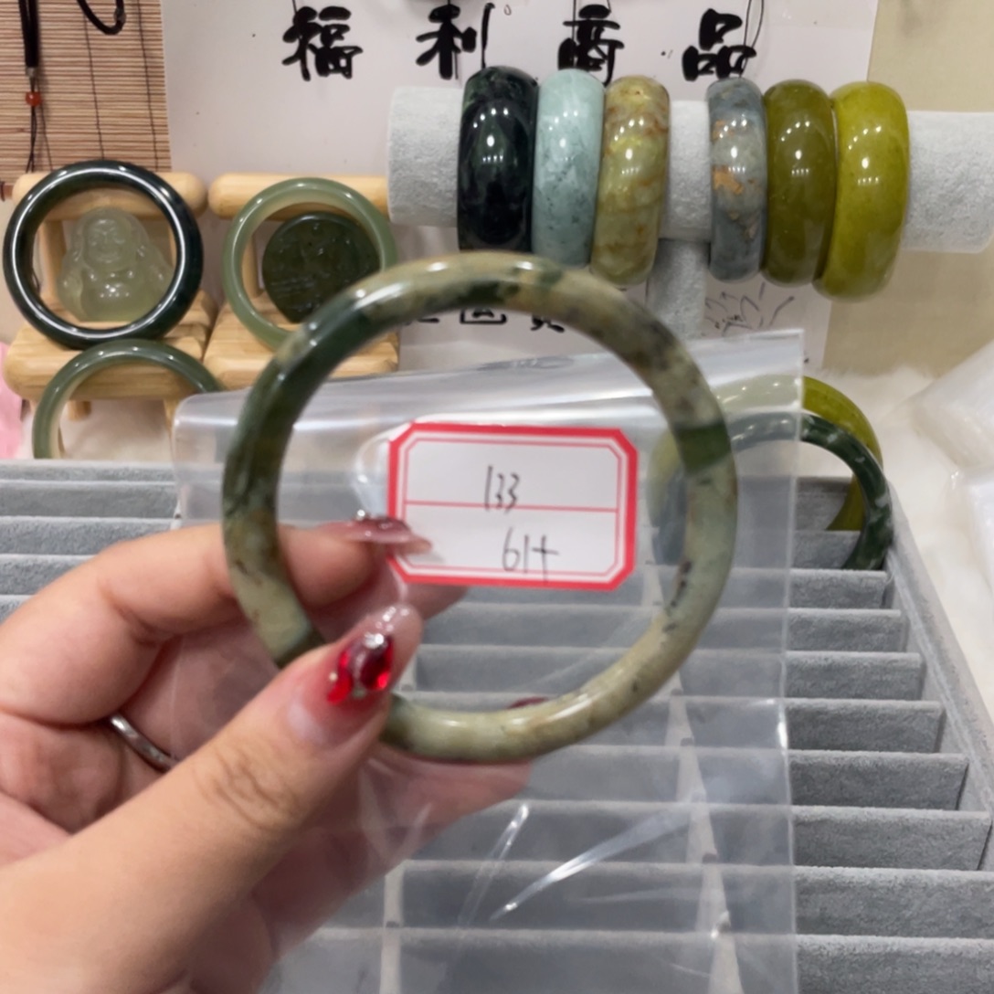 蛇纹石玉手镯未镶嵌