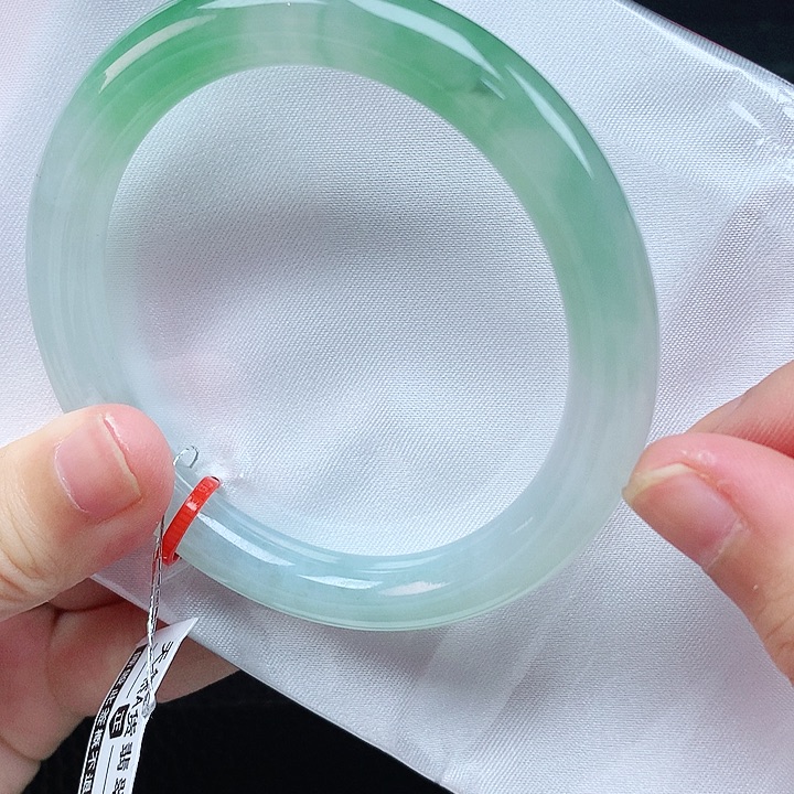 翡翠手镯未镶嵌53圈