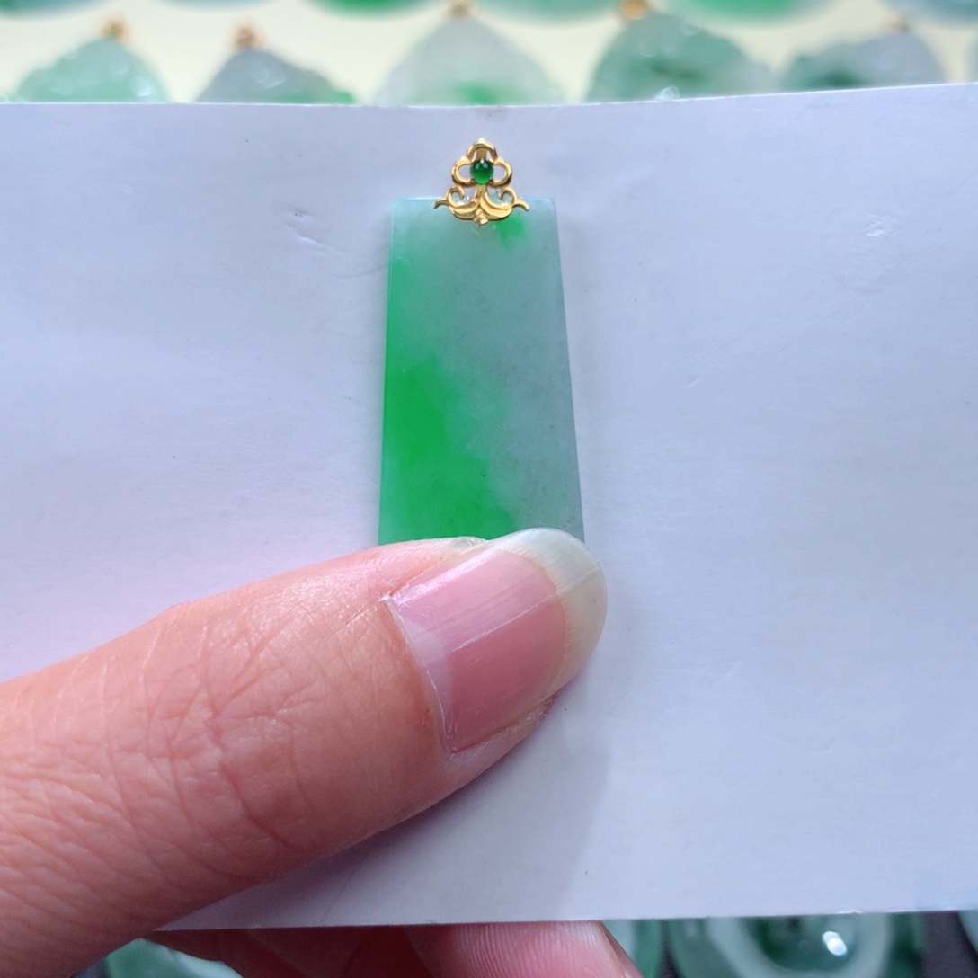 翡翠吊坠(不含链)18K金镶嵌