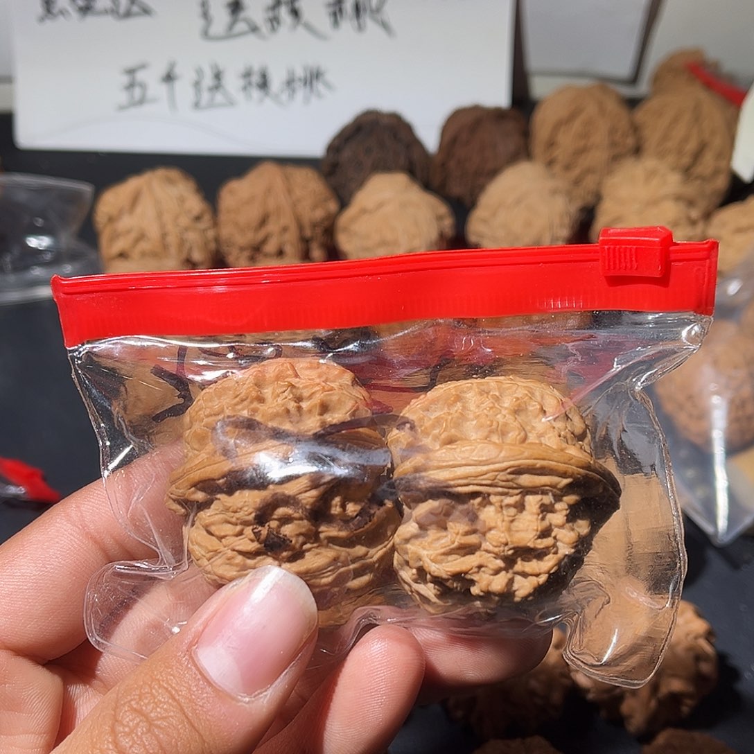 東***_核桃文玩核桃白狮子