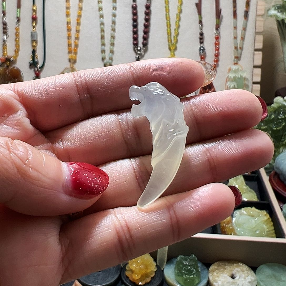 蛇纹石玉颈饰未镶嵌