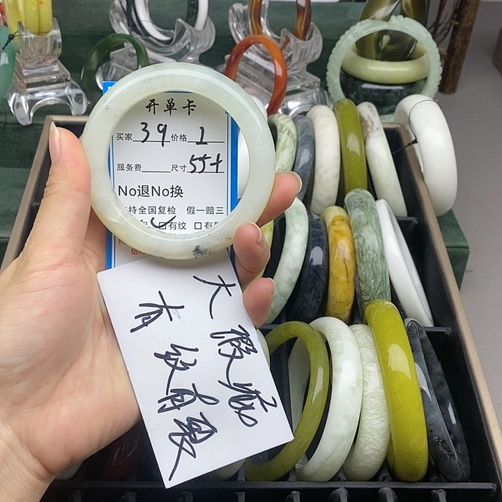 蛇纹石玉未镶嵌手镯