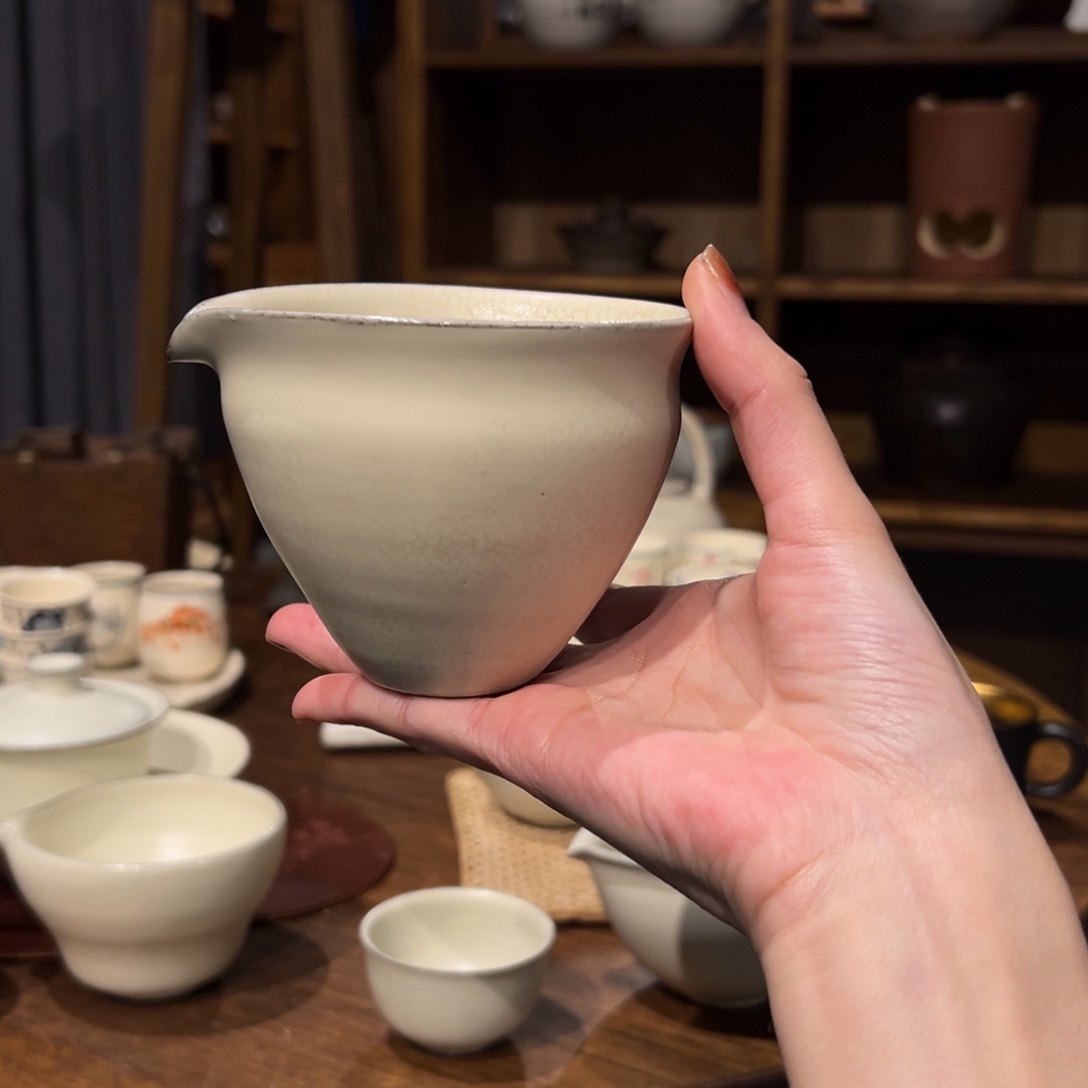 摆件陶瓷。      陶瓷。    