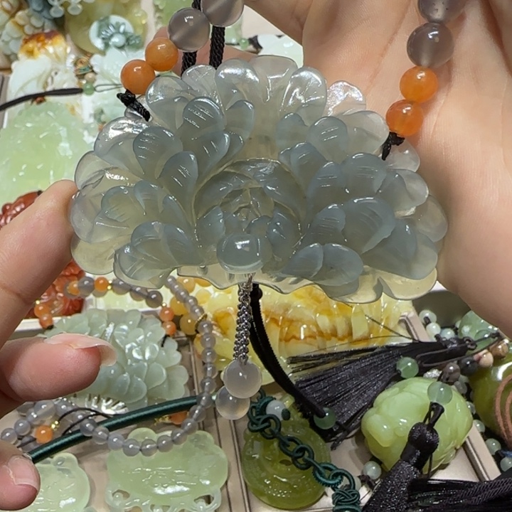 蛇纹石玉吊坠未镶嵌