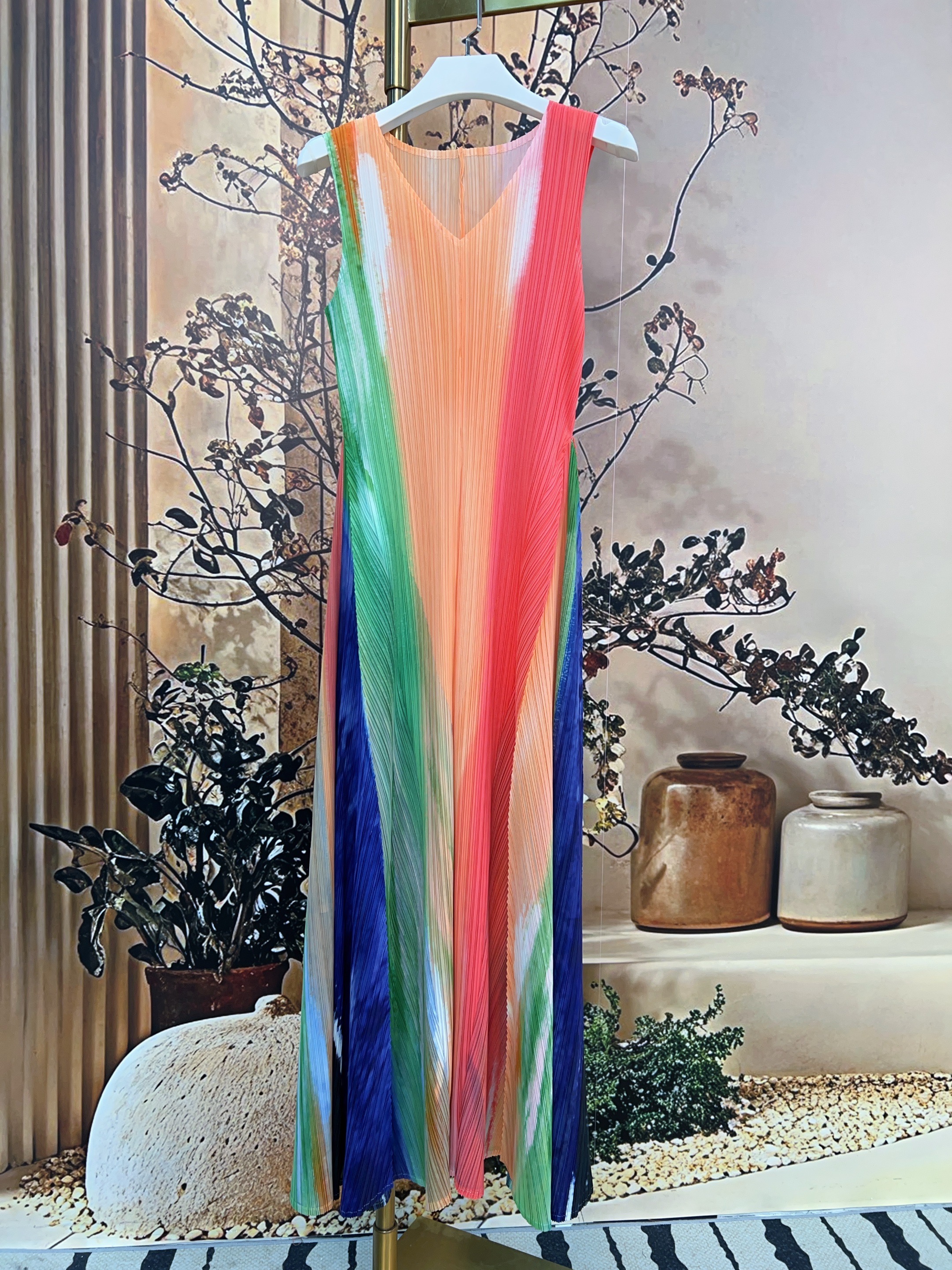 高定轻奢设计师连衣裙优雅高弹显贵气质百搭遮肉显瘦度假风SZ7022