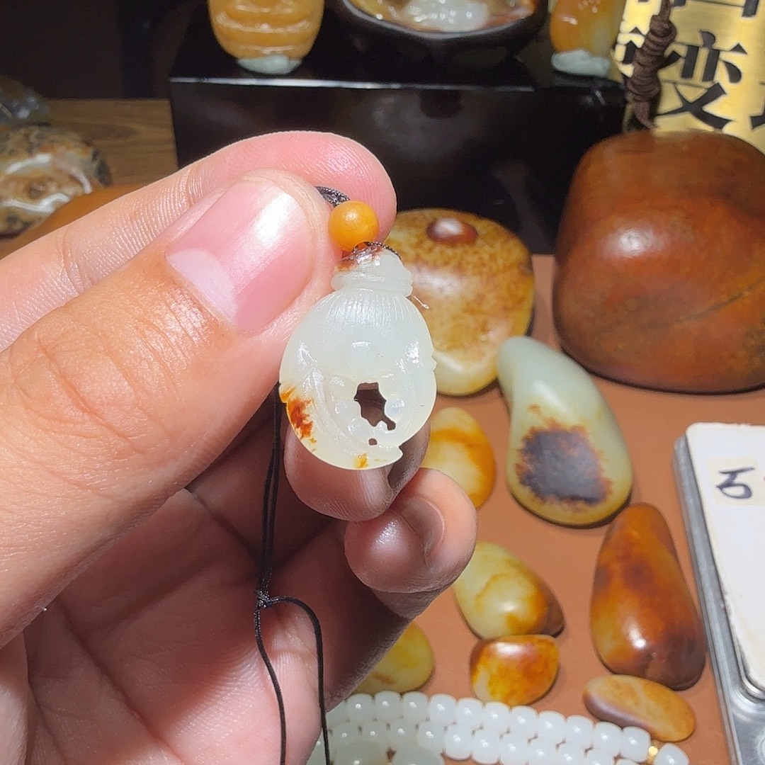 智***飞和田玉未镶嵌颈饰