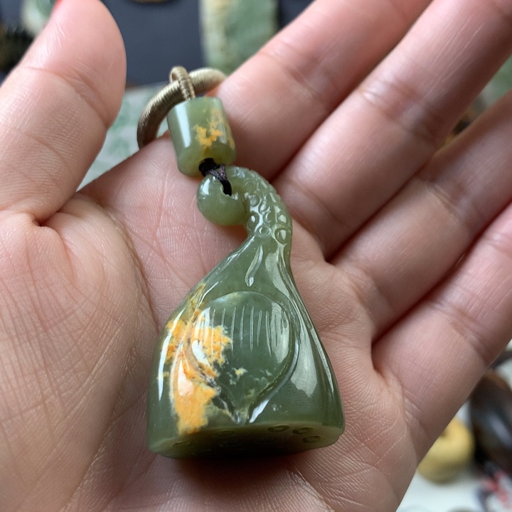 岫岩河磨玉（透闪石质玉）挂件未镶嵌