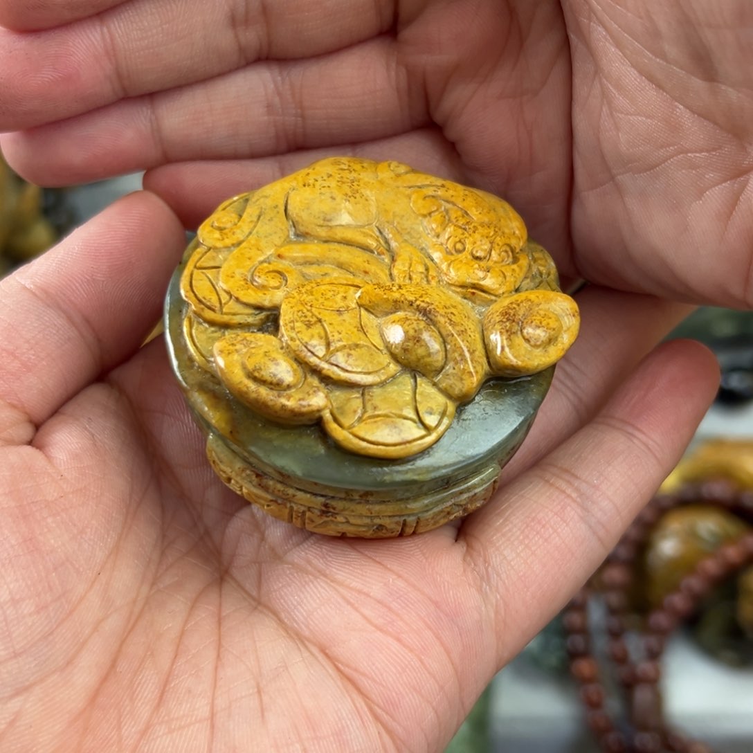 岫岩河磨玉（透闪石质玉）把件未镶嵌麒*