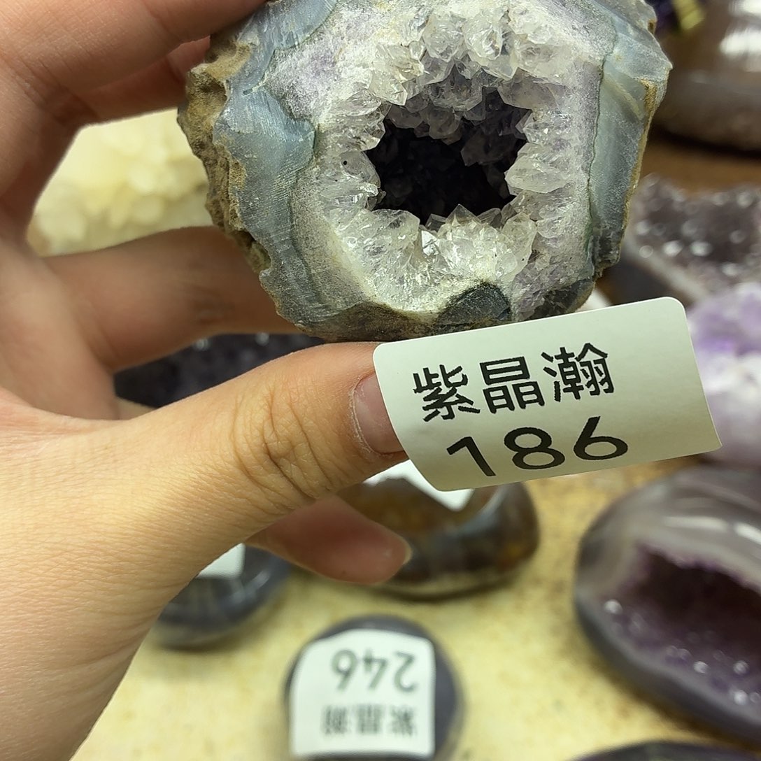 未镶嵌水晶大型摆件（非配饰）