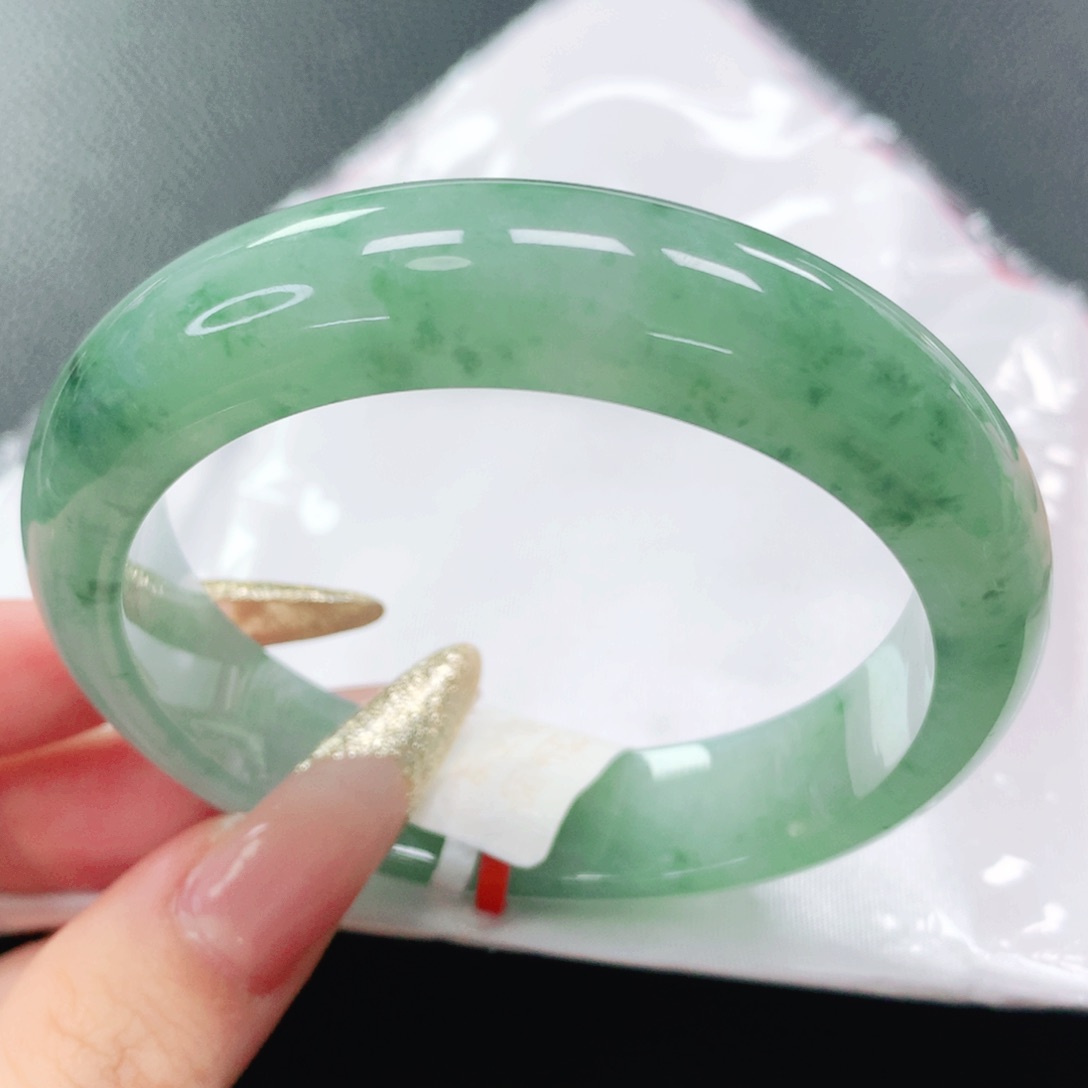翡翠手镯未镶嵌57圈