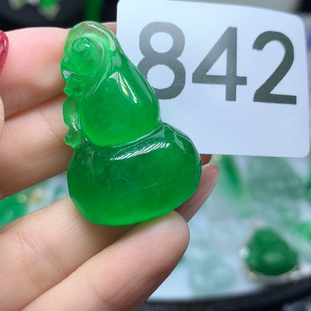 翡翠吊坠(赠链)未镶嵌