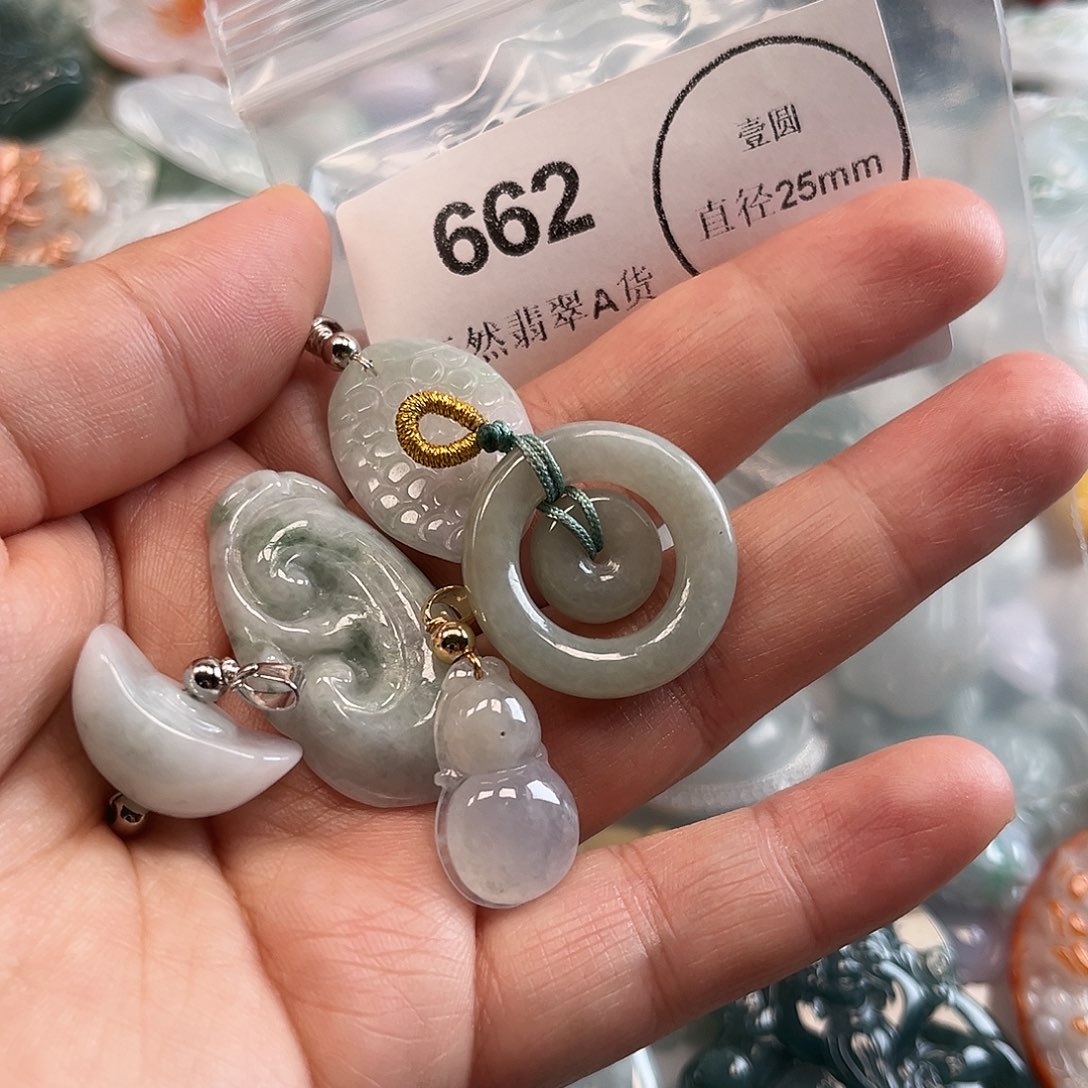 翡翠未镶嵌颈饰哈哈哈