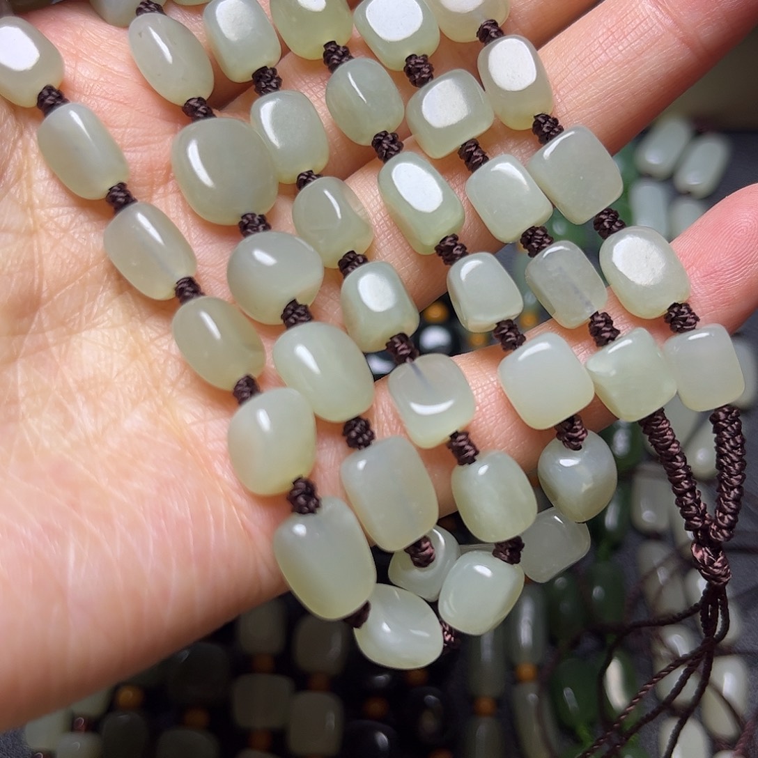 和田玉未镶嵌手串