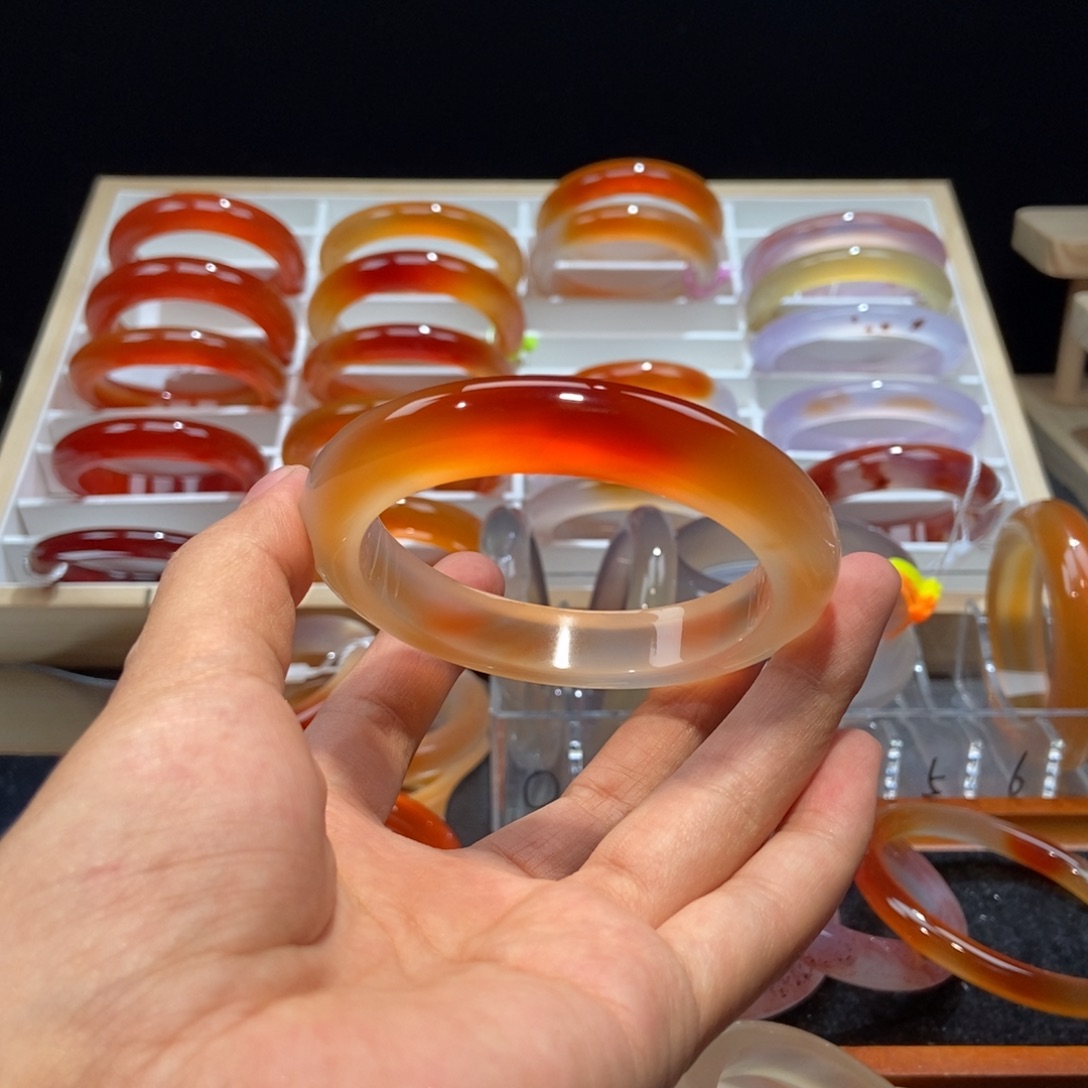 红***红玛瑙/玉髓手镯合金