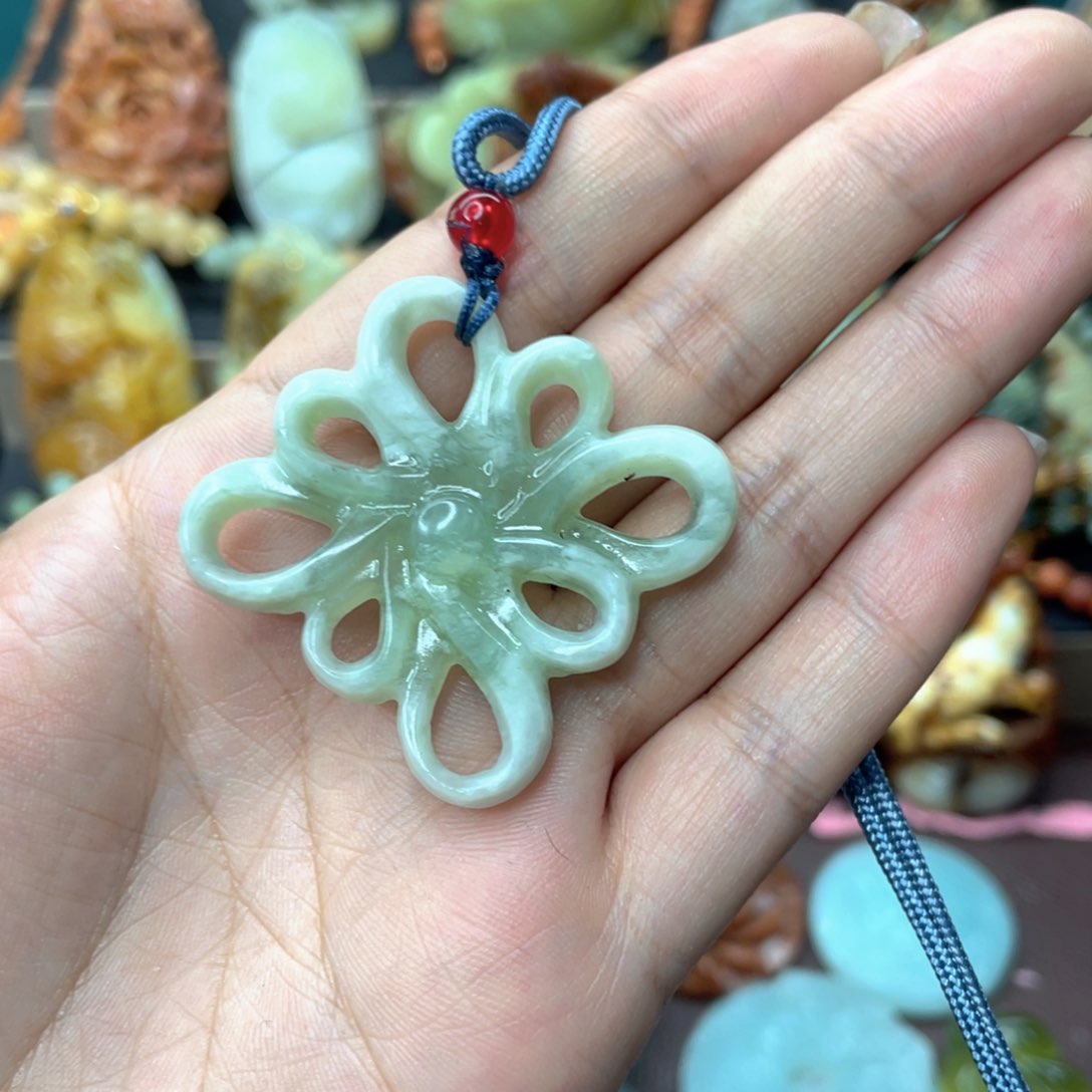 蛇纹石玉颈饰未镶嵌