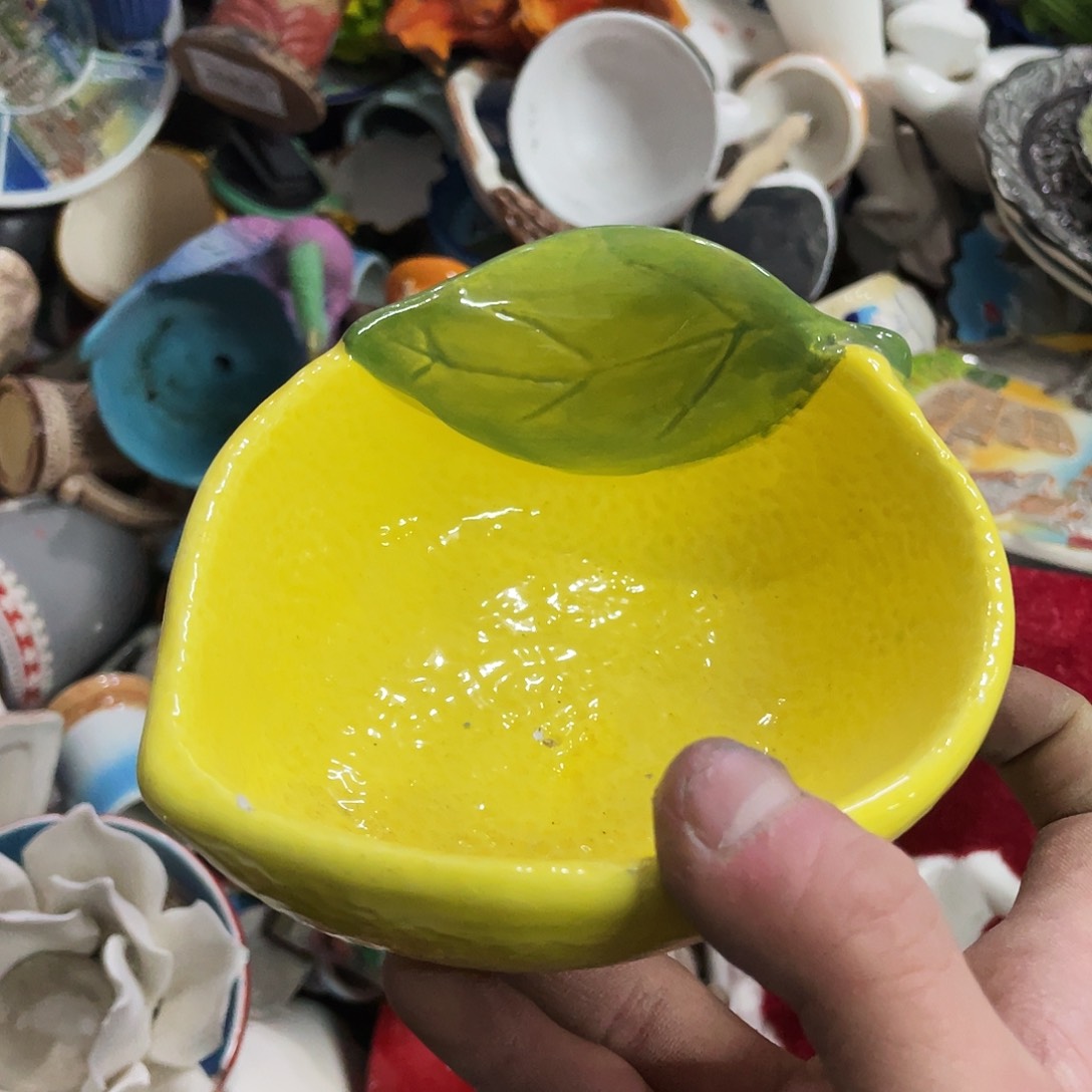 摆件劈*  封釉。  微瑕。      