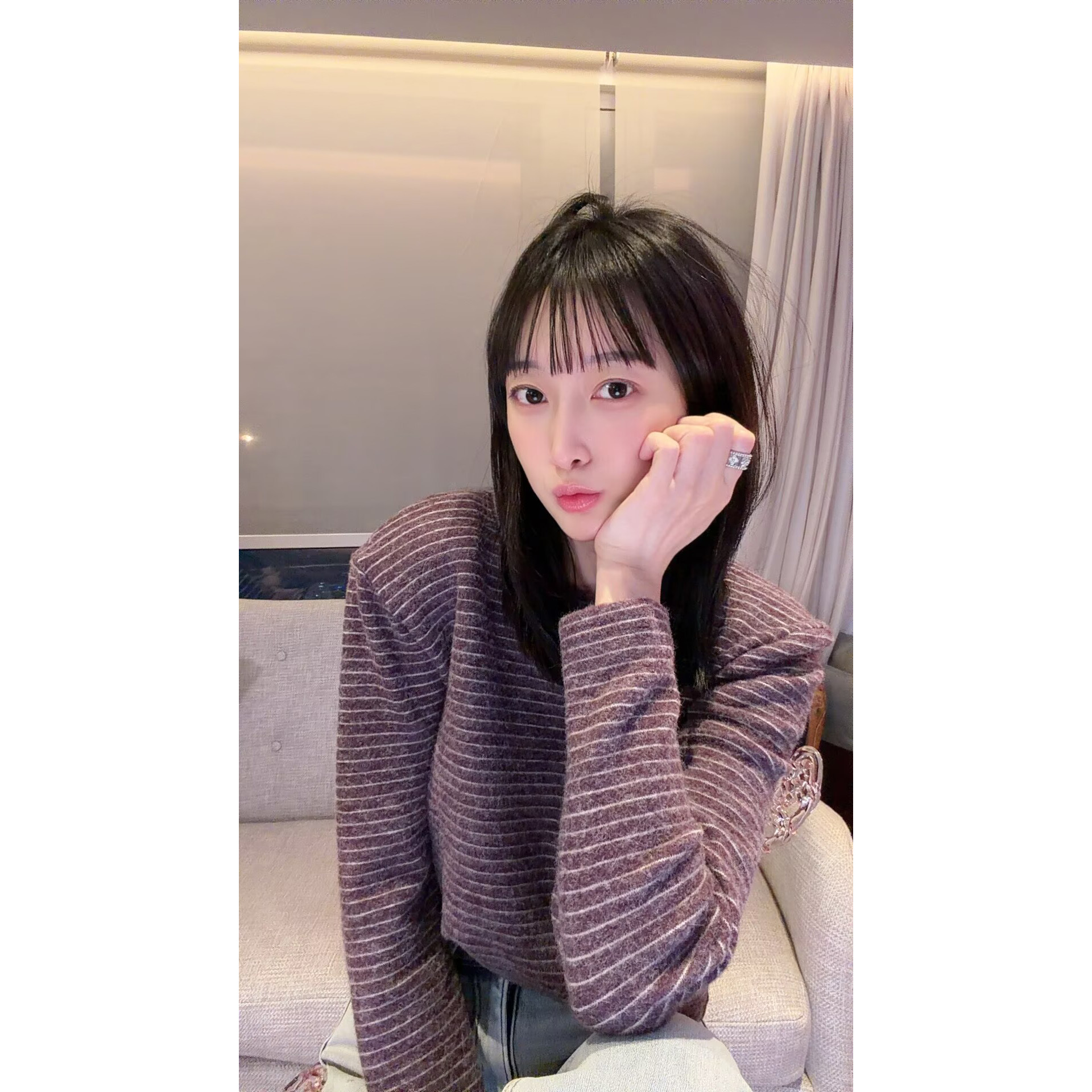 【张静芝】韩国新品~2色 秋冬打底洋气百搭显瘦撞色条纹柔软长袖T恤