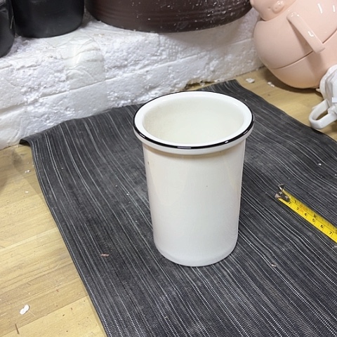 微瑕，不能明火，口径8厘米，高度11，2个北欧