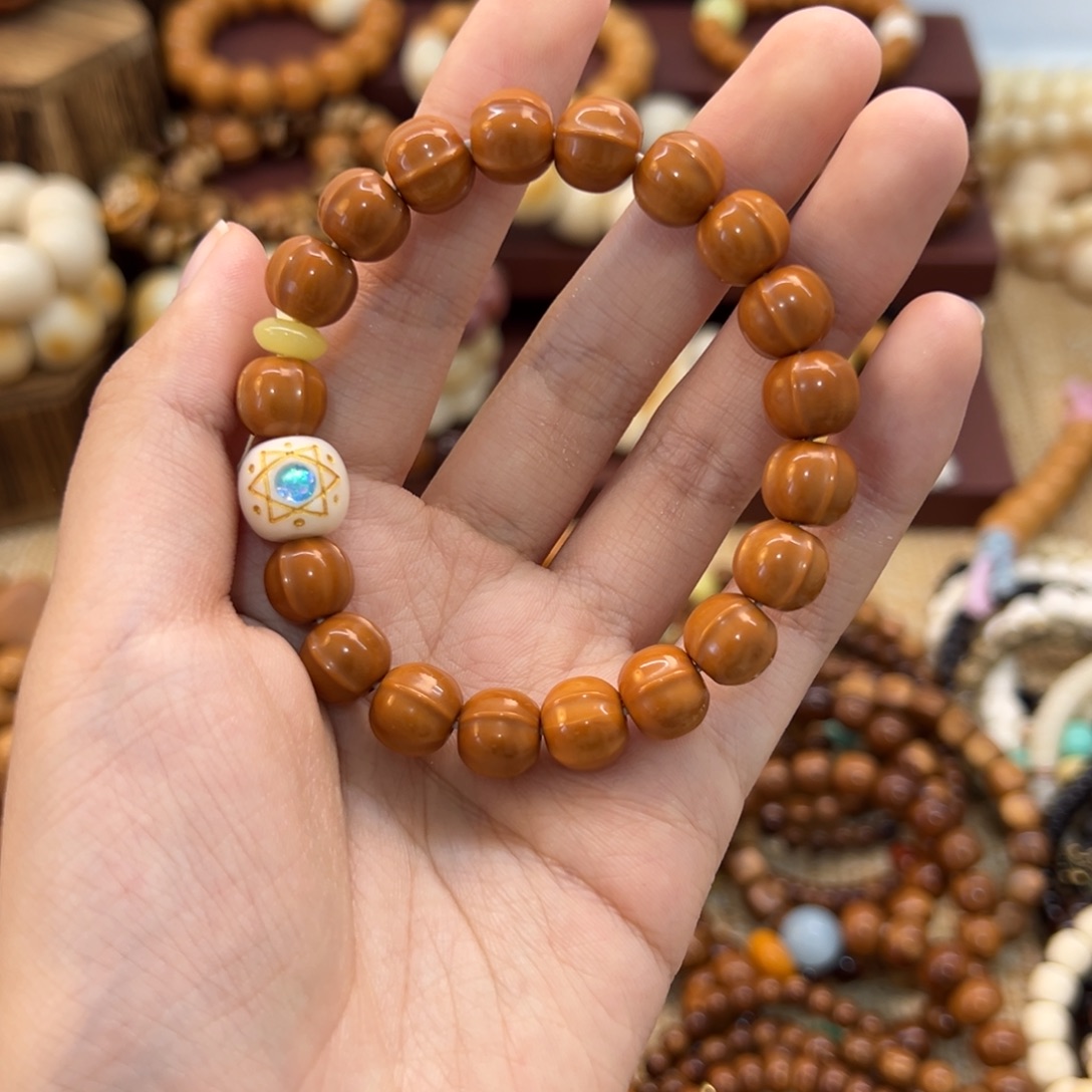 紫***帆吊坠猴头核桃手串