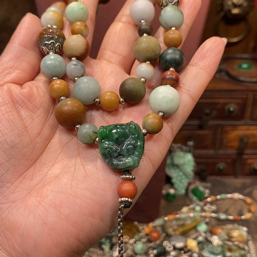 翡翠吊坠(赠链)未镶嵌