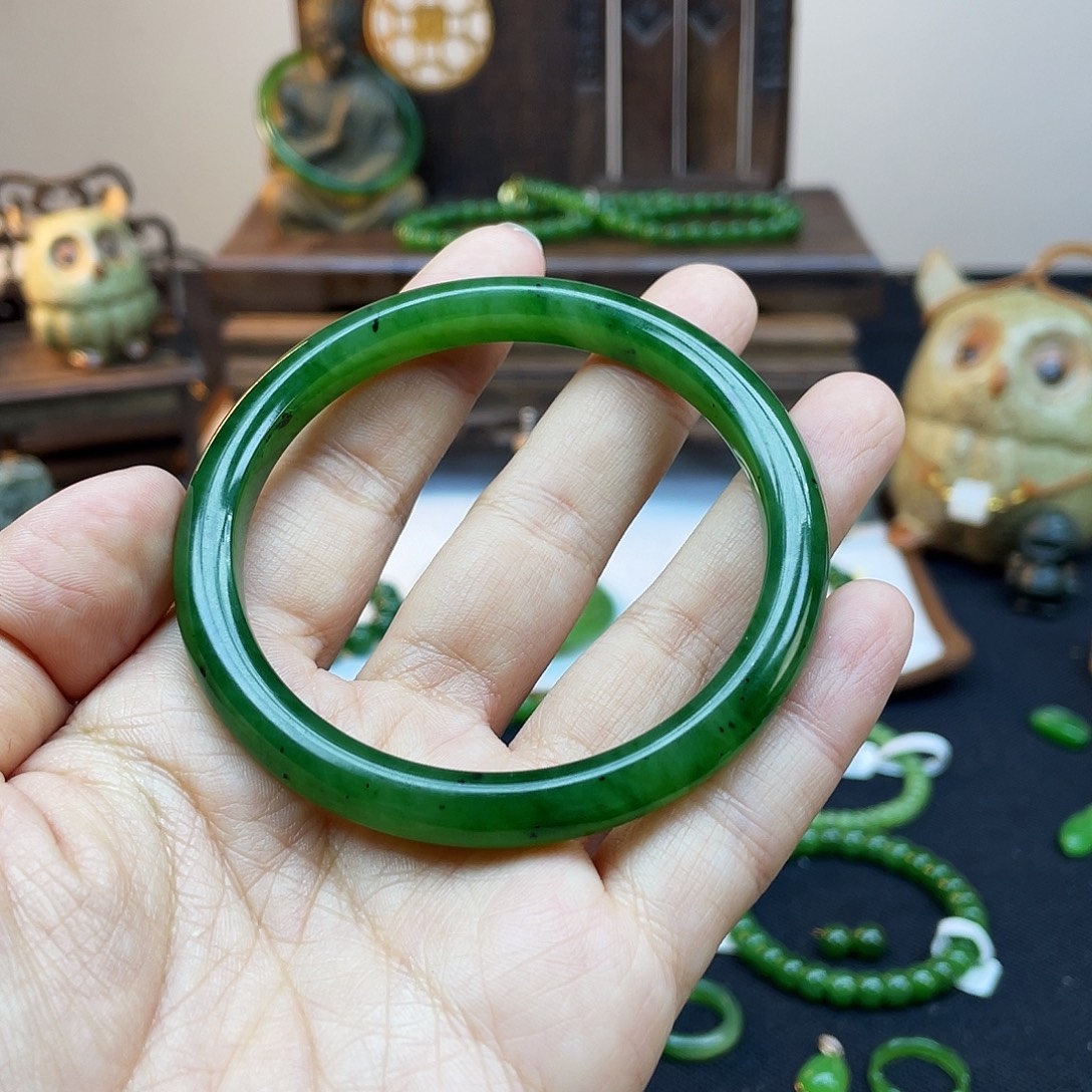 橘***瘦和田玉未镶嵌颈饰